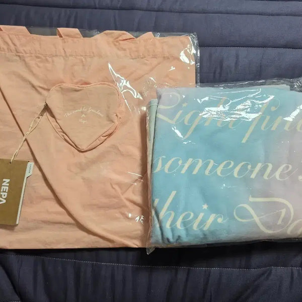[BUNJANG] IVE "Inkigayo" Reverse Fan Service Nepa Bag + Blanket / 아이브 인기가요 역조공 네파 가방 + 담요
