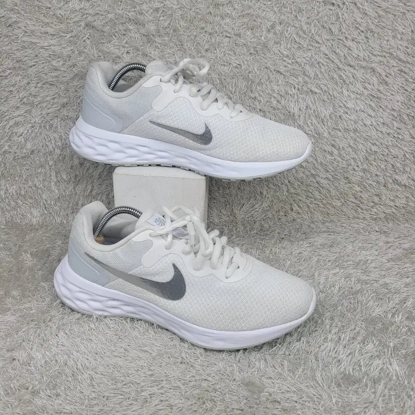 [BUNJANG] Nike Revolution 6 Next Nature Sneakers / 구제짱짱맨 240 나이키 레볼루션6 넥스트네이쳐 스니커즈