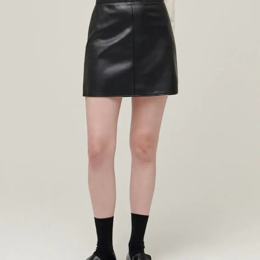 [BUNJANG] Musinsa Standard Women's Synthetic Leather Mini Skirt Black / 무신사 스텐다드 우먼즈 신세틱 레더 미니 스커트 블랙 S 배송비포함
