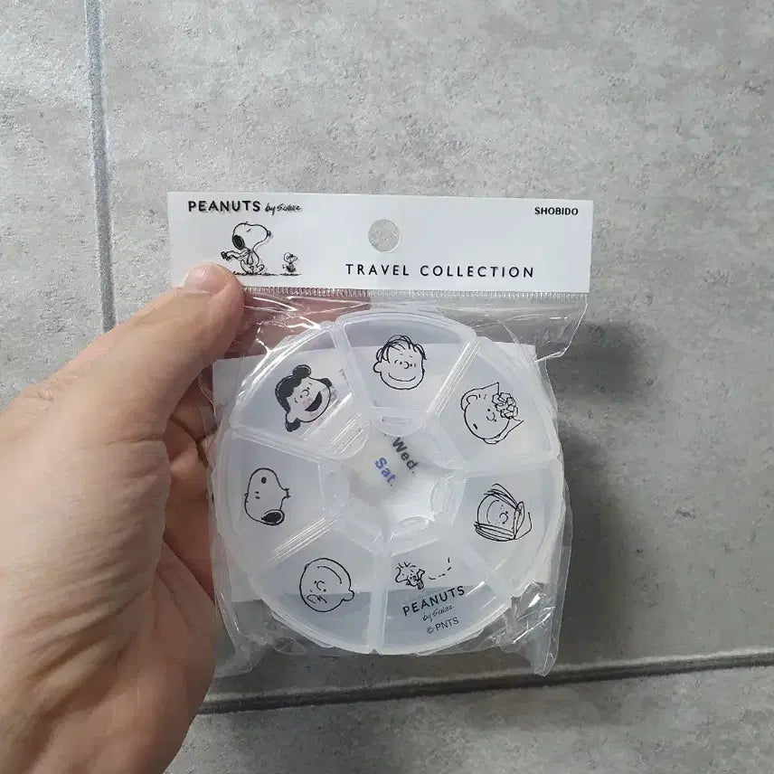 [BUNJANG] Snoopy 7-Pocket Portable Pill Case / 스누피 7포켓 휴대용 알약 케이스 1주일 비타민 영양제통
