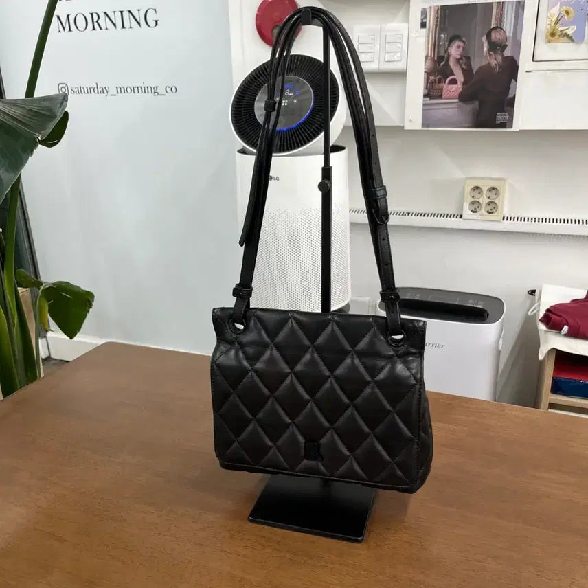 [BUNJANG] Balenciaga B Quilted Medium Shoulder Bag / 발렌시아가 B 퀼팅 미듐 숄더백