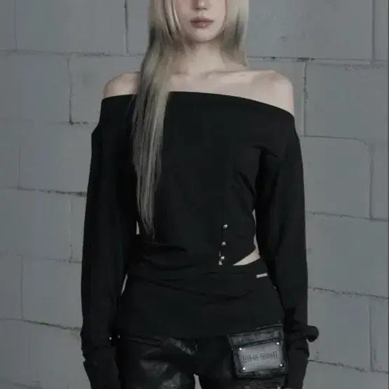 [BUNJANG] Eto'so Eome Side Slit Off-Shoulder Top / 에트오소메 옆트임 오프숄더