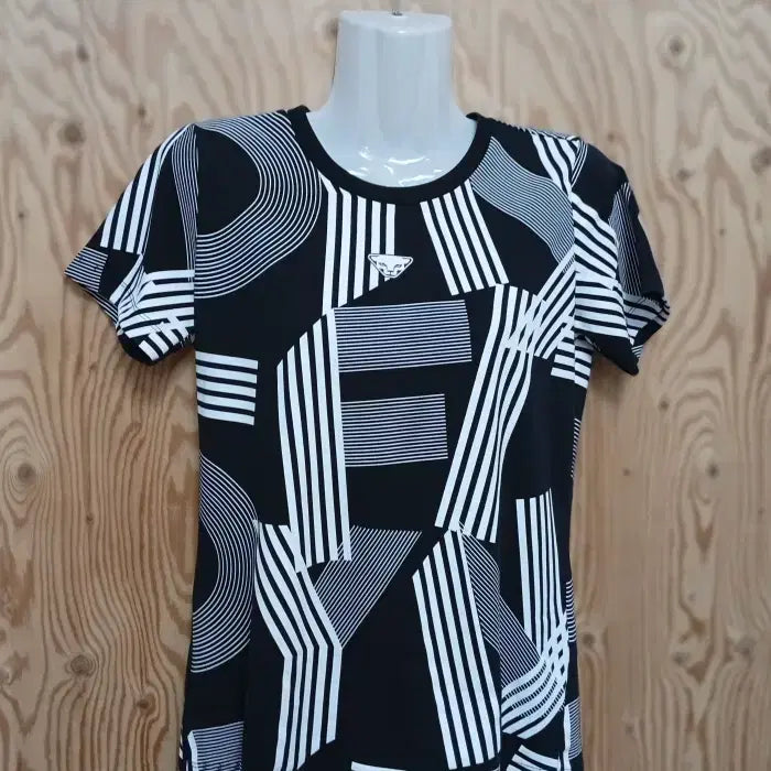 [BUNJANG] Dynafit Geometric Pattern Short Sleeve T-Shirt / 다이나핏 기하학 패턴 반팔 티셔츠