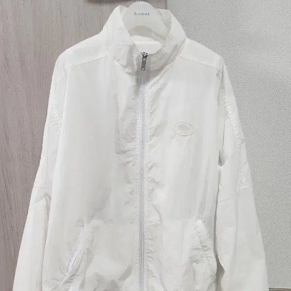 [BUNJANG] AvieMUA Essential Windbreaker White / 아비에무아 에센셜 윈드브레이커 (최근제품) 화이트