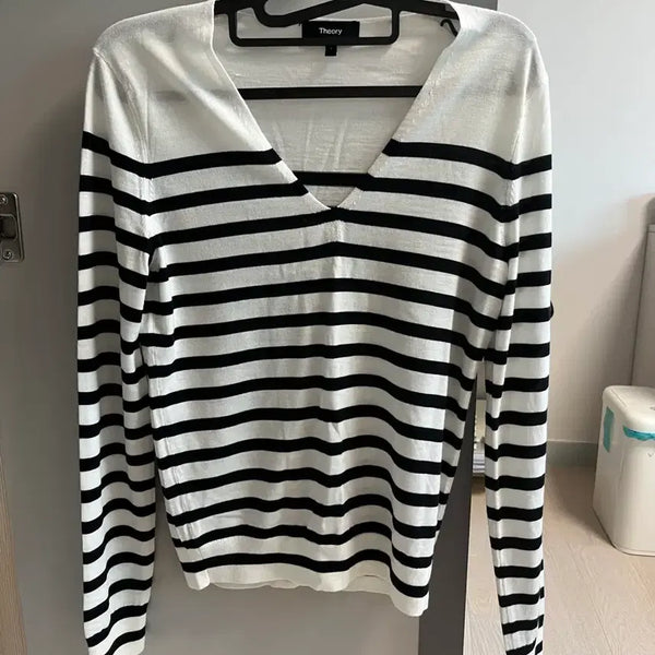 [BUNJANG] Theory V-Neck Striped Knit Sweater / 띠어리 브이넥 스트라이프 니트(P)