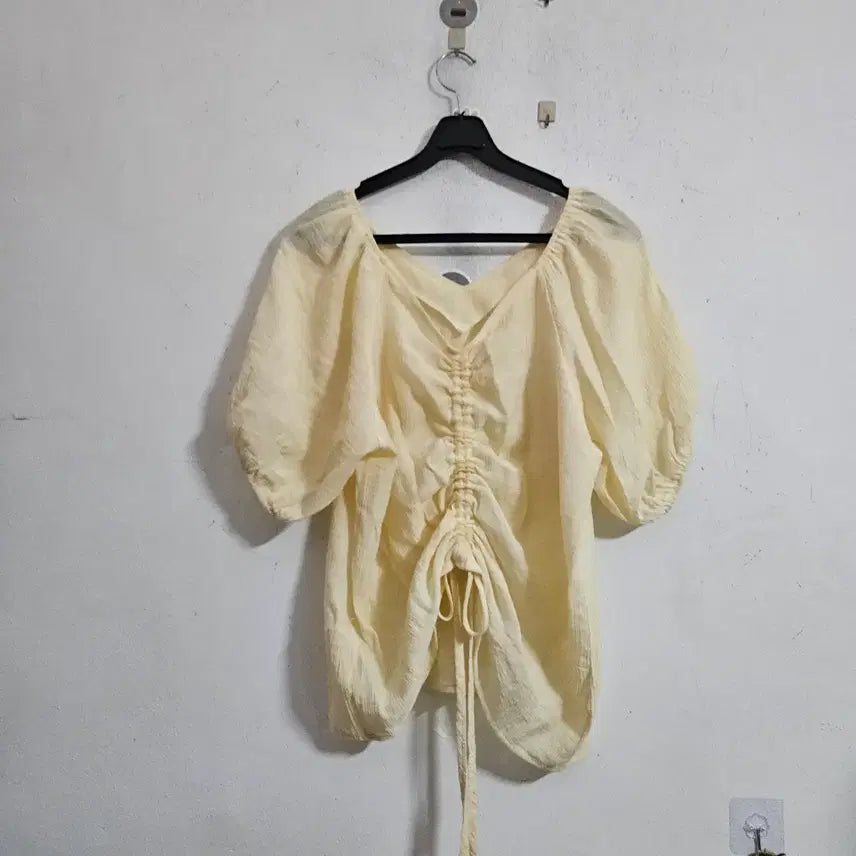 [BUNJANG] Ivory Shirring Blouse Puff Short Sleeve / 아이보리 셔링 블라우스 퍼프 반팔