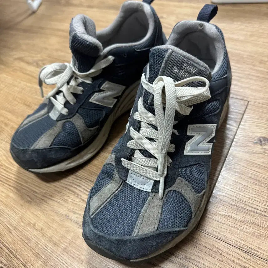 [BUNJANG] New Balance Navy Sneakers / 뉴발란스 네이비 235