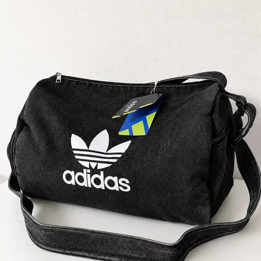 [BUNJANG] Adidas Vintage Style Big Crossbody Bag - Black / adidas Vintage Style Big Crossbody Bag B