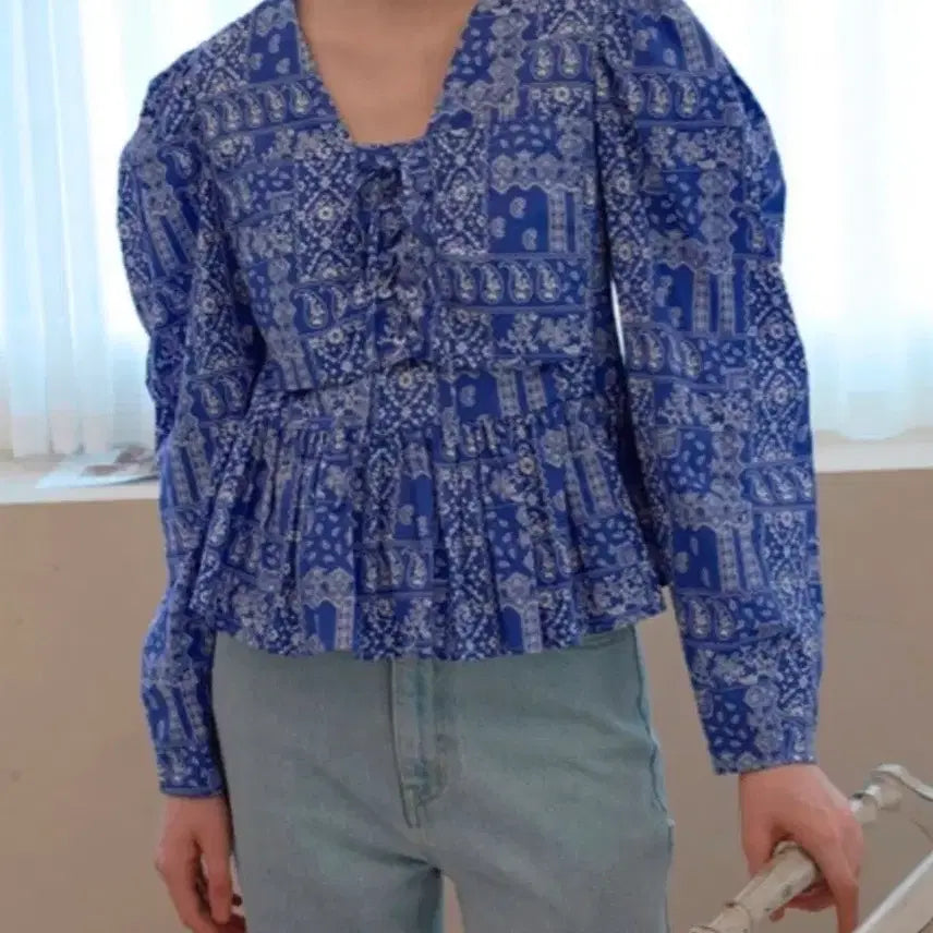 [BUNJANG] VOCAVACA Blue Paisley Tiered Blouse - Size S / VOCAVACA 보카바카 블루 페이즐리 캉캉 블라우스 S