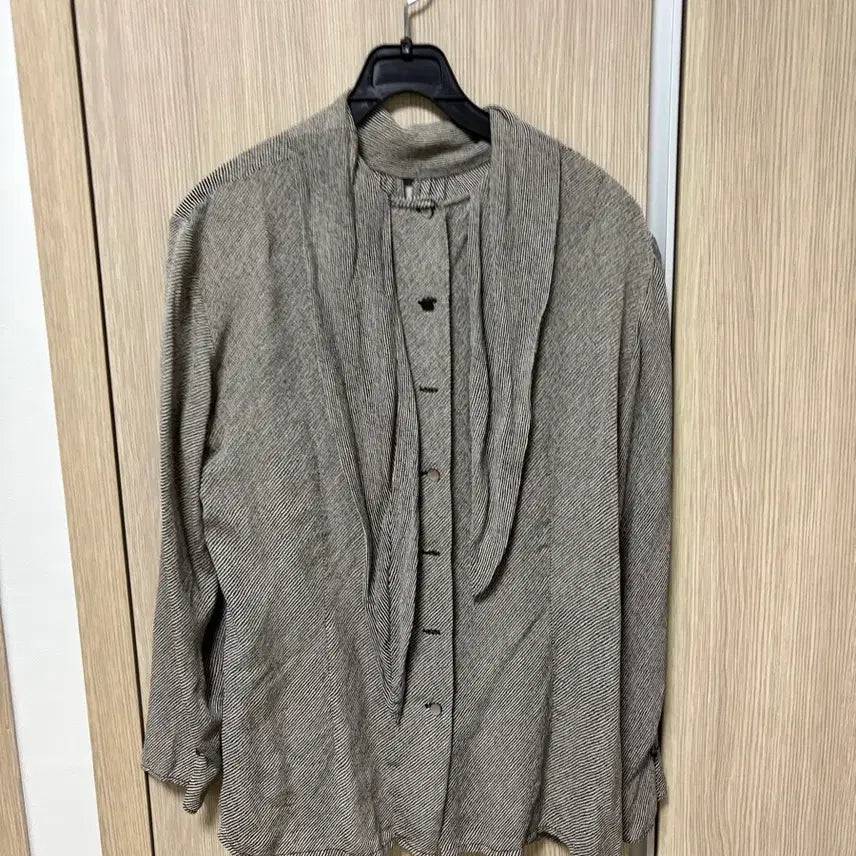 [BUNJANG] Striped Ribbon Shirt / 스트라이프 패턴 리본 남방 남방