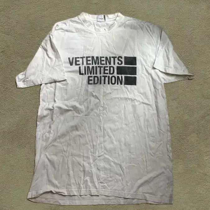 [BUNJANG] VETEMENTS Limited Edition Short Sleeve T-Shirt / 베트멍 리미티드 에디션 반팔 티셔츠