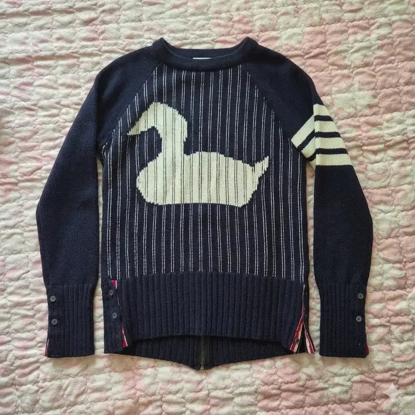 [BUNJANG] Thom Browne Back Zip Duck Pattern Knit Zip-Up Cardigan Navy Size 2 / 톰브라운 백지퍼 덕패턴 니트 집업 가디건 네이비 2사이즈