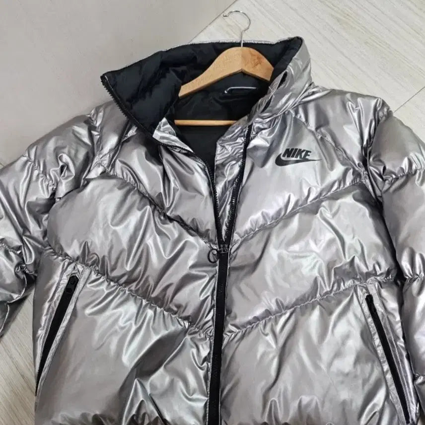 [BUNJANG] Nike Silver Metal Padded Jumper S / 나이키 실버메탈 패딩 점퍼S