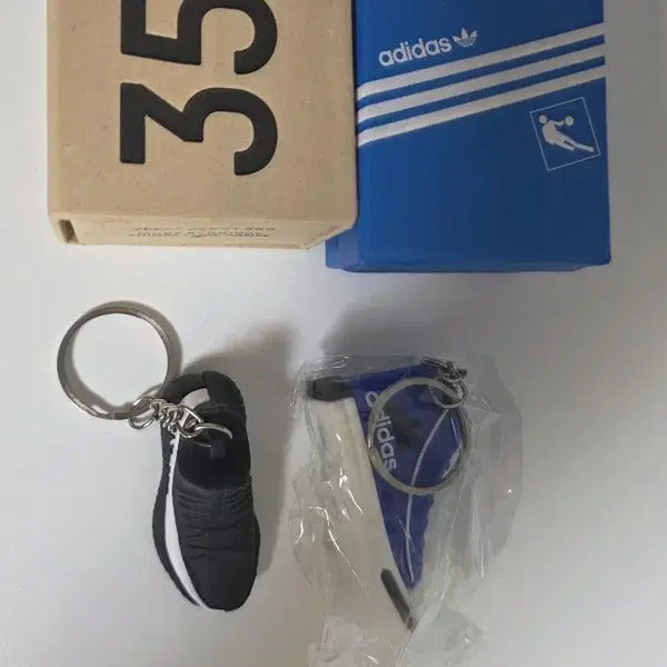 [BUNJANG] Adidas Yeezy 350 Keychain + Adidas Keychain Set / 아디다스 이지 350 키링 + 아디다스 키링 세트