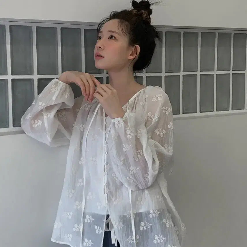 [BUNJANG] From Beginning Amelie Flower See-through Blouse / 프롬비기닝 아멜리 블라우스 플라워 시스루 블라우스
