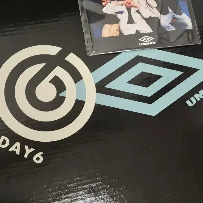 [BUNJANG] Day6 x Umbro Blanket Magnet Bundle Set / 데이식스 엄브로 담요 마그넷