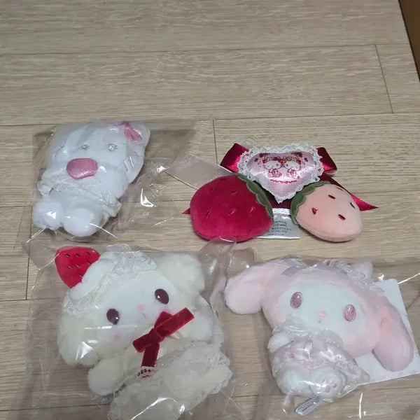 [BUNJANG] Sanrio My Melody Strawberry Badge Keychain Set / 쇼트케이크 마이멜로디, 시로이치고 마이멜로디, 딸기뱃지 키링