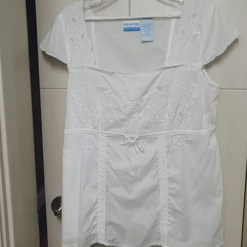 [BUNJANG] Embroidered Cotton Maternity T-Shirt Blouse / ANNOUNCEMENTS 임산부티셔츠