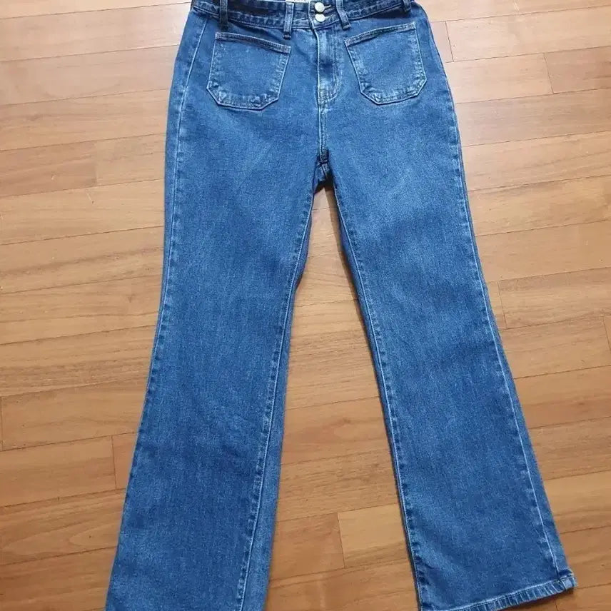 [BUNJANG] Women's Bootcut Jeans with Front and Back Pockets - Size 66 / (66)거의새것같은 요즘 유행하는 청바지