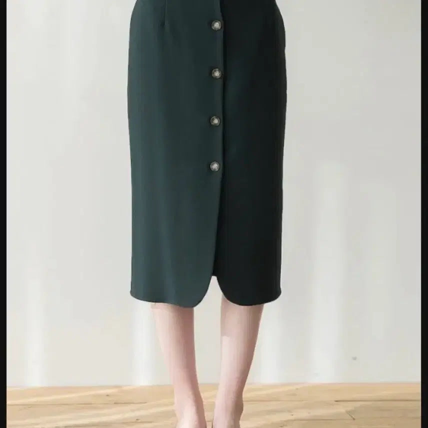 [BUNJANG] Ruten Button Round Midi Skirt Size S / 새제품 루텐 버튼 라운드 미디 스커트 s사이즈