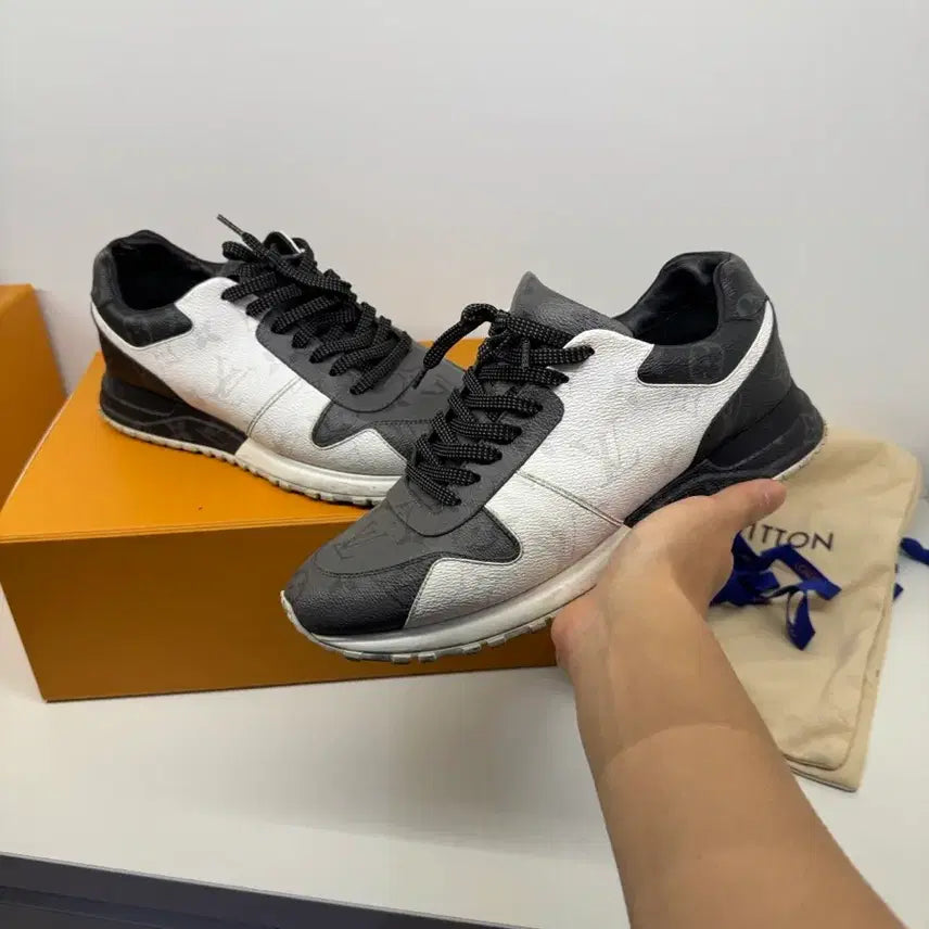 [BUNJANG] Louis Vuitton Monogram Runway Sneakers / 루이비통 모노그램 런어웨이 스니커즈 5.5사이즈
