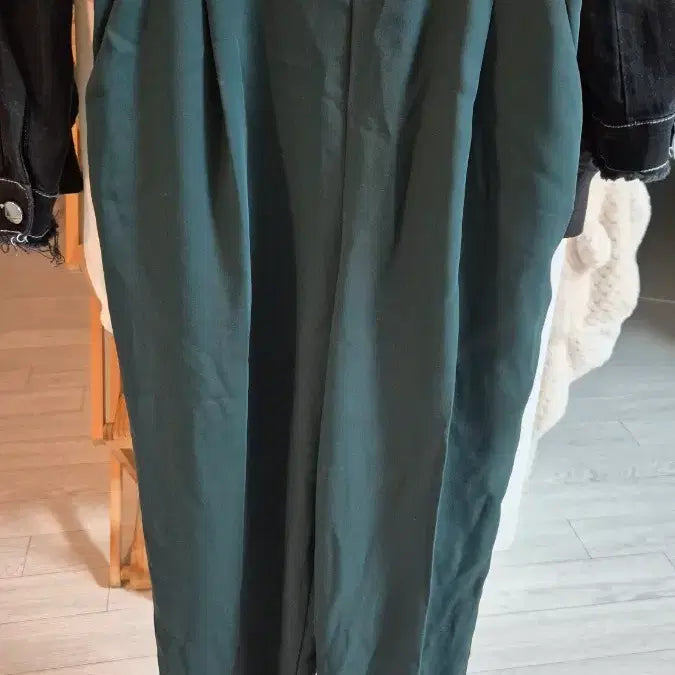 [BUNJANG] Green Back-Banded Wide Slacks / 그린 뒷밴딩 와이드 슬랙스