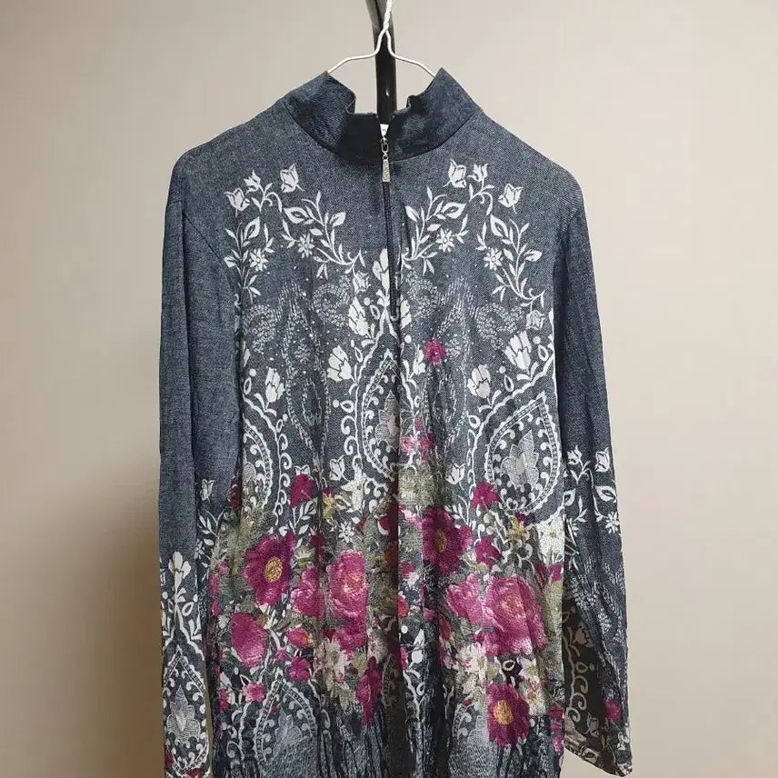 [BUNJANG] Women's Grey Floral Zip-Up T-Shirt M~L / (새상품)그레이 플라워 패턴 여성 집업 티셔츠 M~L