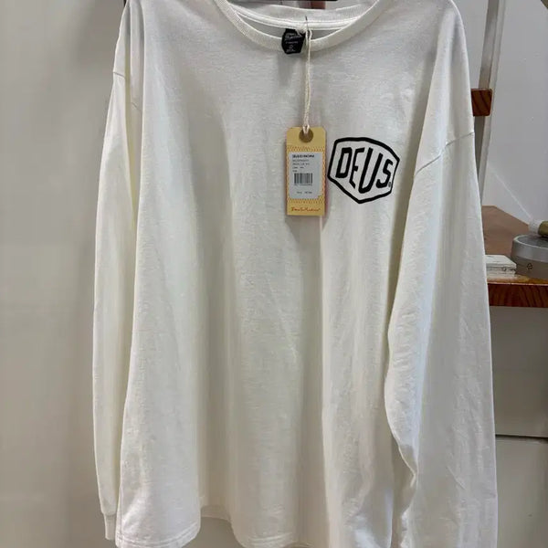 [BUNJANG] Deus Ex Machina Seoul College Long Sleeve T-Shirt White L / 데우스 엑스 마키나 서울 컬리지 롱슬리브 티셔츠 화이트 L