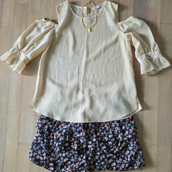 [BUNJANG] List Stripe Off-Shoulder Blouse & Soup Pattern Skirt Set / (세트)리스트 스트라이프 오프숄더 블라우스 & soup 패턴 스커트 세트