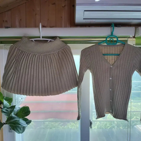 [BUNJANG] Knit Pleated Skirt + Cardigan Set / [ 니트 플리츠 스커트 + 가디건 세트 ]
