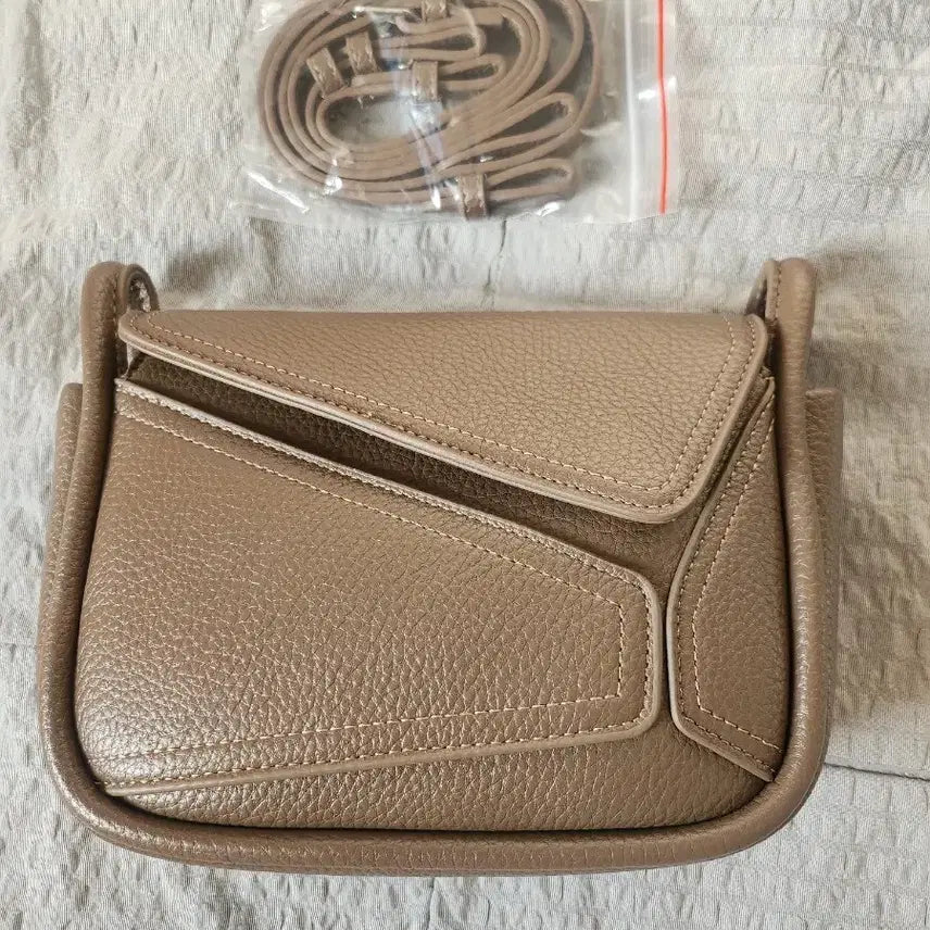 [BUNJANG] Unique Design Shoulder Bag / 디자인 가방