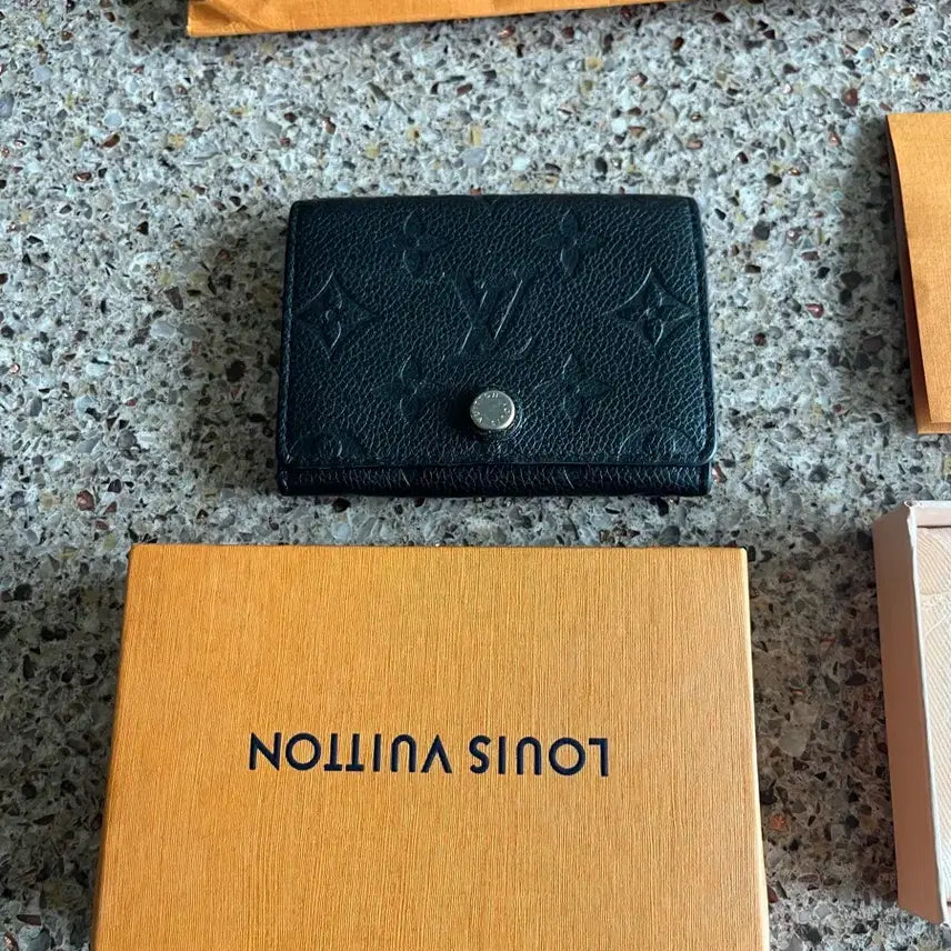 [BUNJANG] Louis Vuitton Black Embossed Compact Wallet / 루이비통 블랙 엠보 반지갑 풀박스