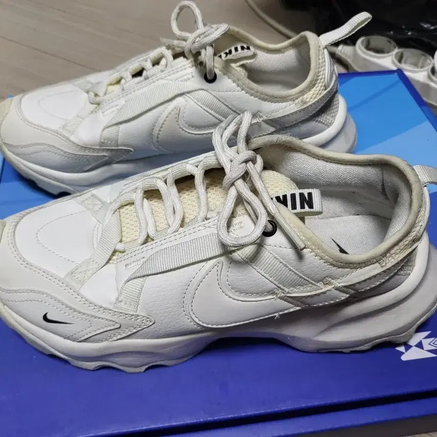 [BUNJANG] Nike DD9657-100 White Tennis Shoes (240mm) / 나이키 DD9657-100 화이트 240mm 상태매우좋음