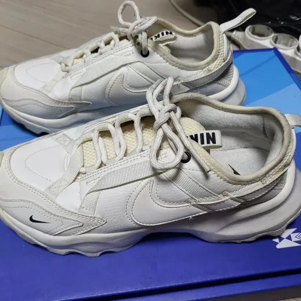 [BUNJANG] Nike DD9657-100 White Tennis Shoes (240mm) / 나이키 DD9657-100 화이트 240mm 상태매우좋음