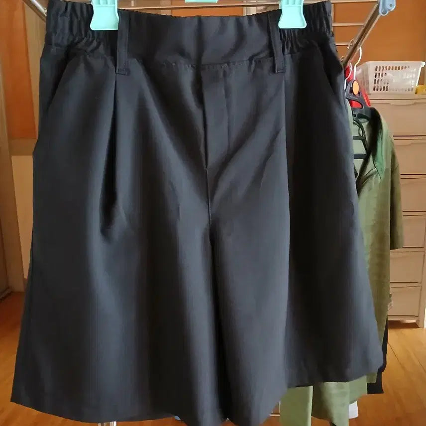 [BUNJANG] Women's Black 5-Quarter Length Shorts / 검정색 반바지 여성용 5부