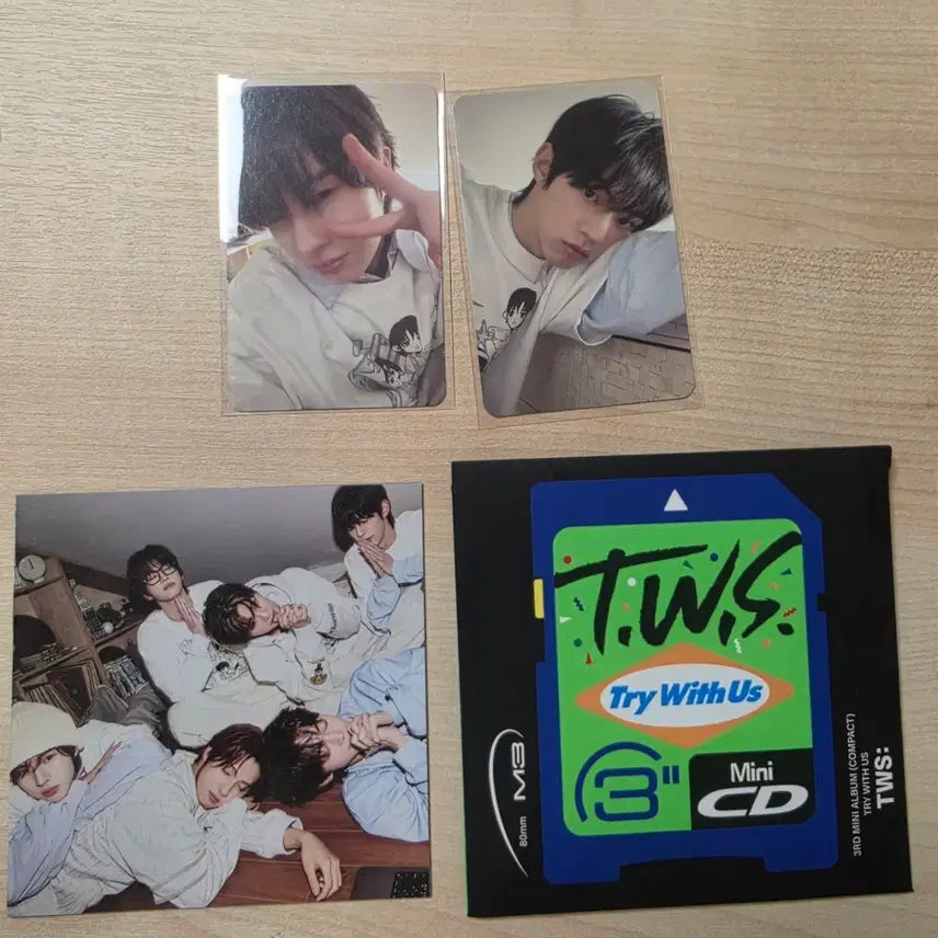 [BUNJANG] TWS Try With Us Compact Group Version Photocard - Kyungmin, Dohoon / 투어스 Try With Us 컴팩트 단체 버전 경민 도훈
