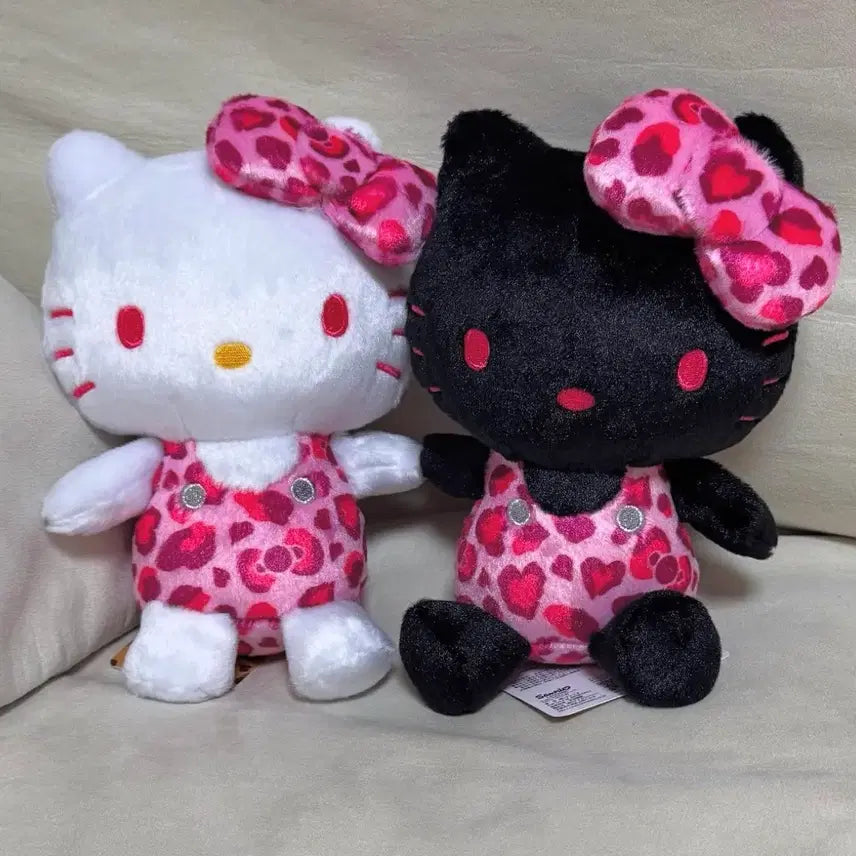 [BUNJANG] Sanrio Hello Kitty Leopard Print Doll Bundle / 산리오 헬로키티 레오파드 호피 화이트 블랙 인형 일괄