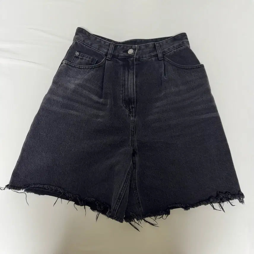 [BUNJANG] VOV Pintuck Black Denim Shorts / 보브 핀턱 블랙 데님