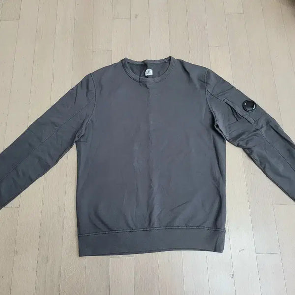 [BUNJANG] CP Company Lens Applique Sweatshirt Vintage Charcoal L / CP컴퍼니 맨투맨 렌즈와펜 빈티지룩