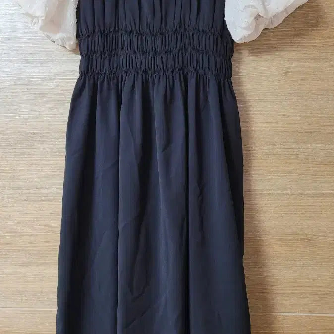 [BUNJANG] Satin Square Neck Puff Sleeve Mini Dress / 샤틴 원피스