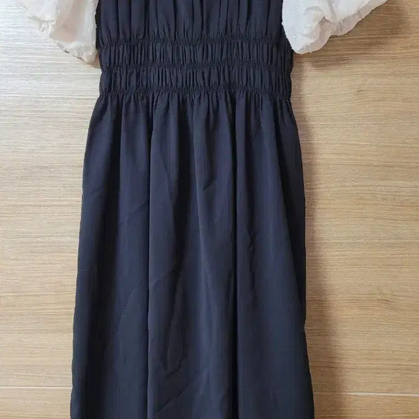 [BUNJANG] Satin Square Neck Puff Sleeve Mini Dress / 샤틴 원피스