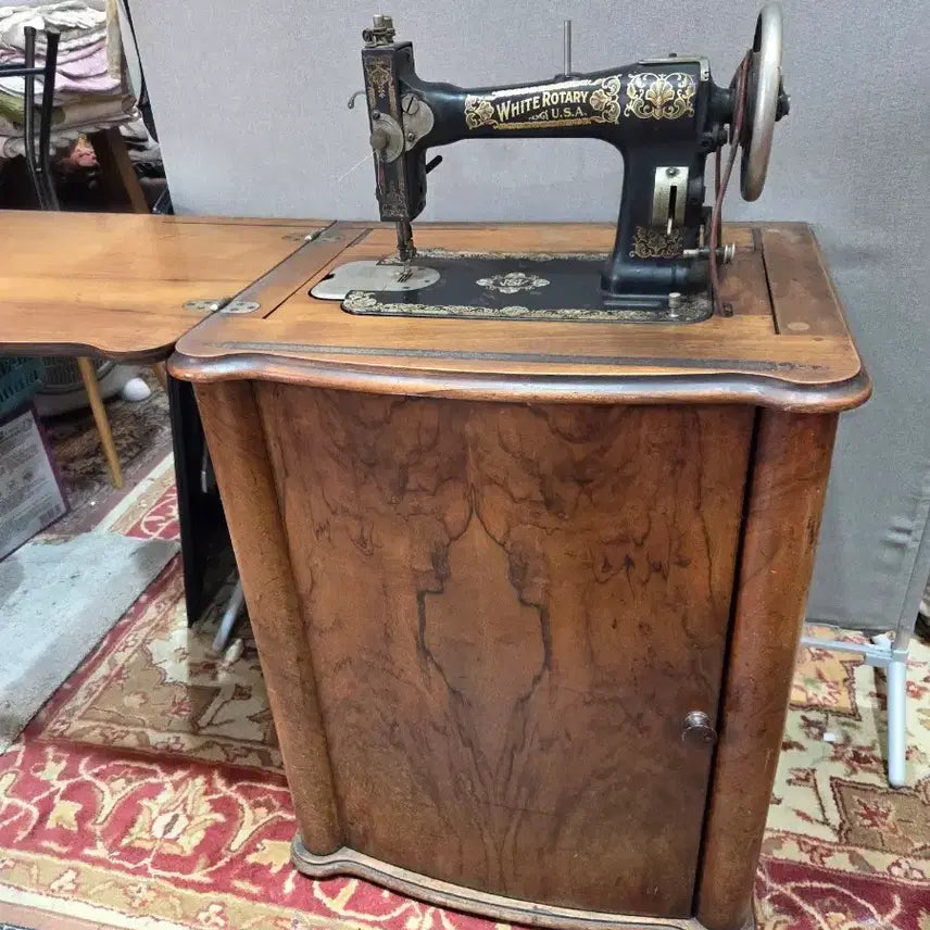 [BUNJANG] 100-Year-Old Vintage White Rotary Sewing Machine / 100년된 빈티지 재통틀