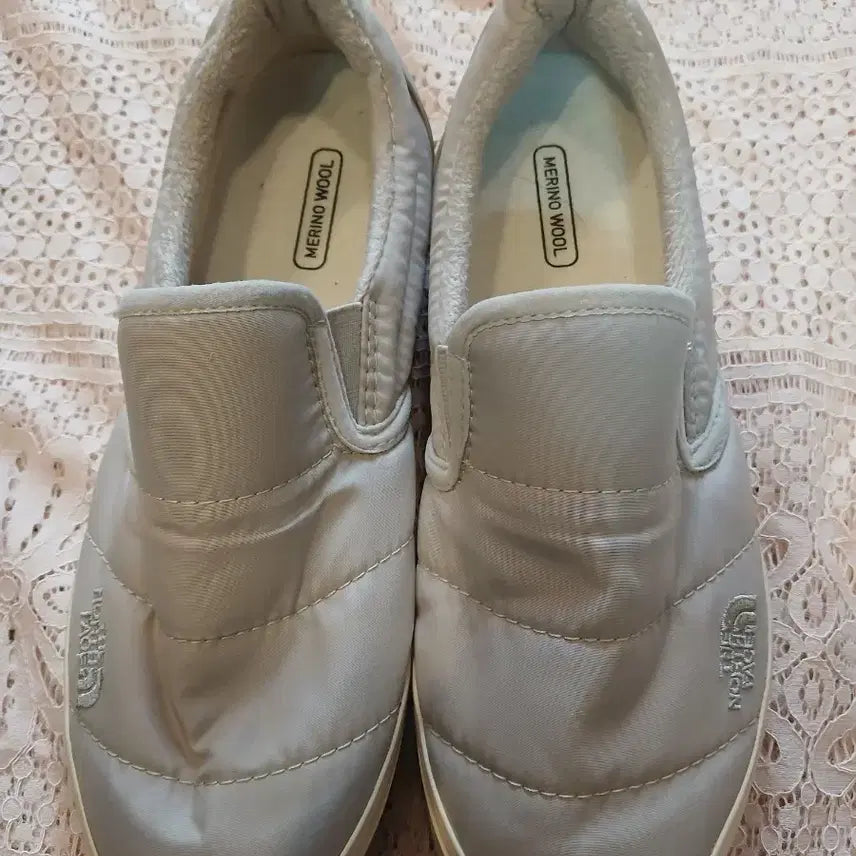 [BUNJANG] The North Face Beige Slip-On Shoes (Size 250) / 노스페이스 베이지 슬립온 250
