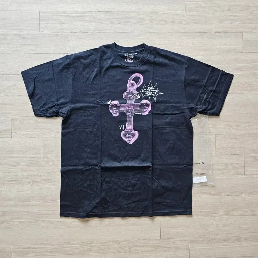 [BUNJANG] Life is Unfair Pink Cross Punk Short Sleeve T-Shirt XL / XL 새제품) Life is Unfair 핑크 십자가 펑크 반팔 티셔츠