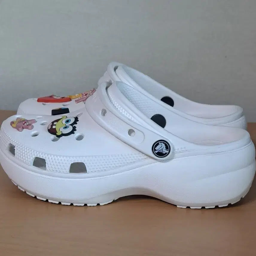 [BUNJANG] Crocs Classic Platform Clog Shoes (W6/225-230) / 크록스 W6 225-[230타이트한] 클래식 플랫폼