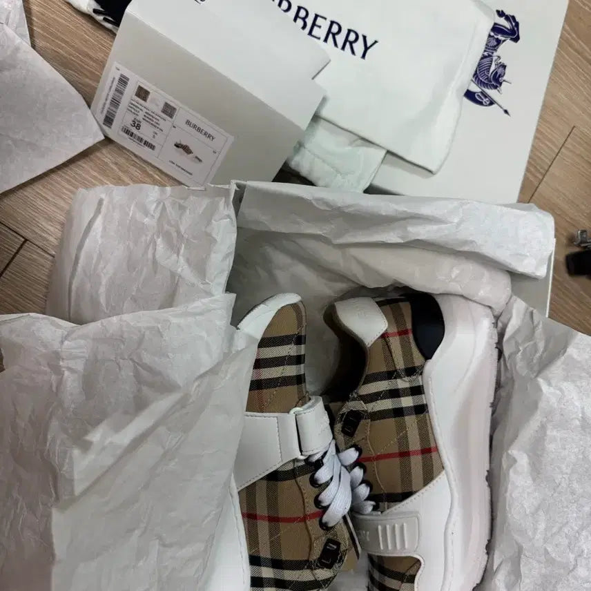 [BUNJANG] Burberry Archive Beige Check Low-Top Sneakers / 버버리 로우탑 스니커즈 아카이브 베이지 체크
