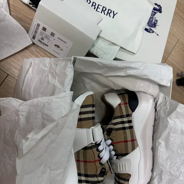 [BUNJANG] Burberry Archive Beige Check Low-Top Sneakers / 버버리 로우탑 스니커즈 아카이브 베이지 체크