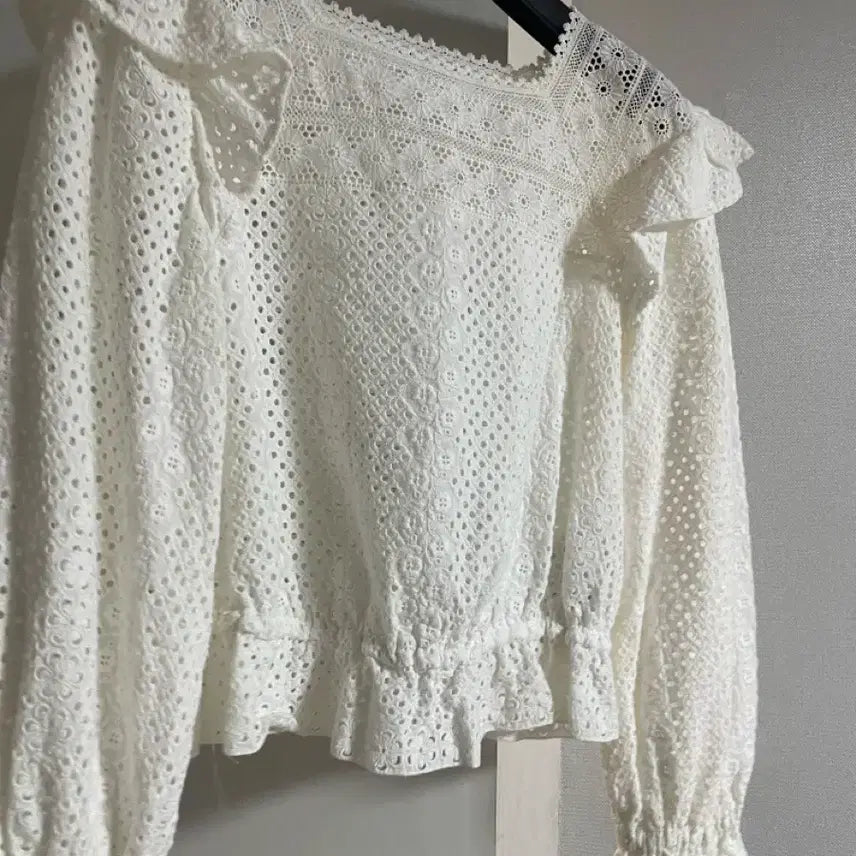 [BUNJANG] Sandro Punching Lace Blouse / 산드로 펀칭 레이스 블라우스 55