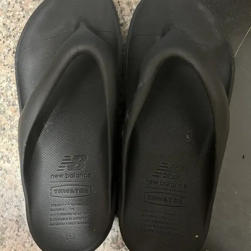 [BUNJANG] New Balance Toe & Toe Slides Black (Size L, 260-275) / L) 뉴발란스 토앤토 쪼리 260-275