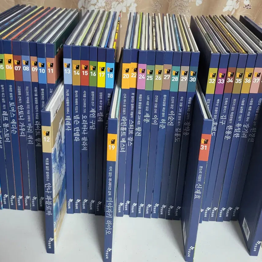 [BUNJANG] Han Sol's "Stories of People Facing Each Other" - Complete Set (40 Volumes Total, 17 Available) / 한솔 마주보는인물이야기